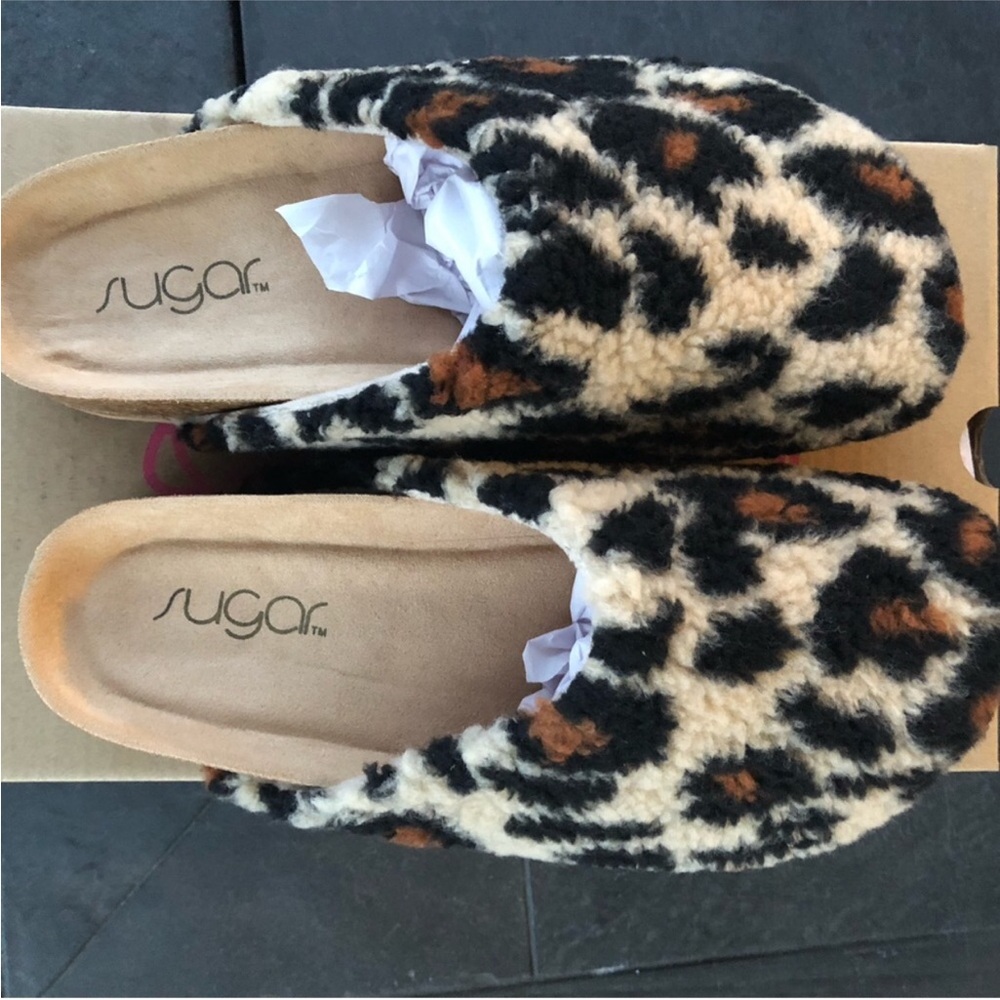 Sugar Plush Leopard-Print Slip-On Women's Slippers - Black/Brown - Picture 3 of 6